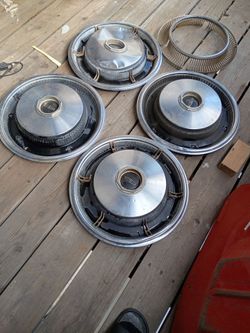 1970 Lincoln mark 3 hubcaps