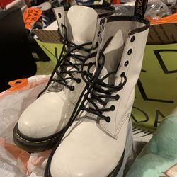 Doc Martins White Size 10