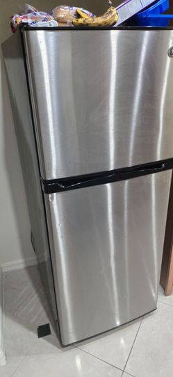 GE Refrigerator