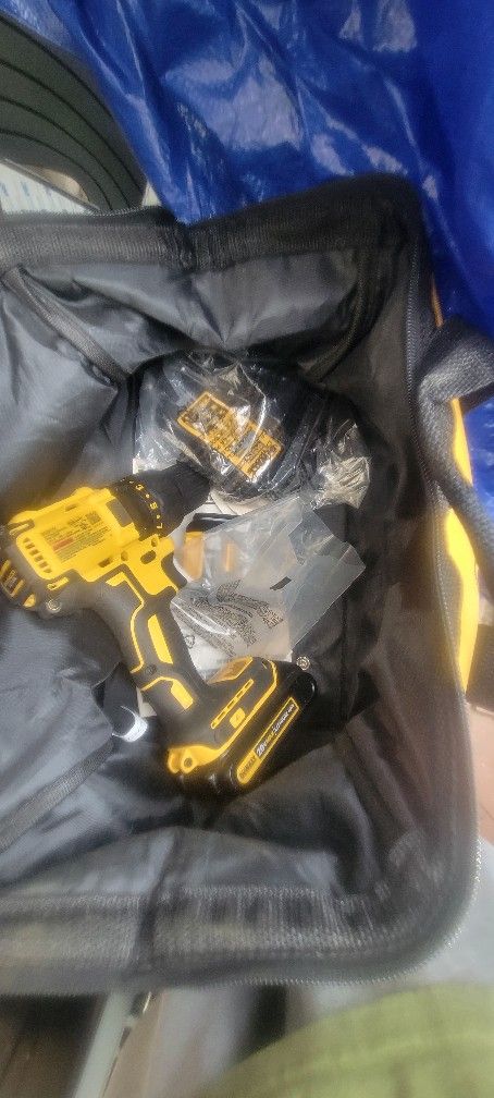 Dewalt Drill With 2 battery