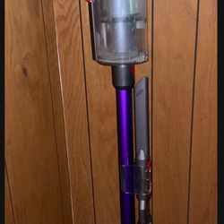 Dyson (V11) Animal Cordless Stick Vacuum- Excellent Condition 