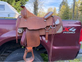 Champion show saddle