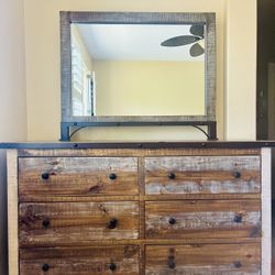Dresser With Detachable mirror 