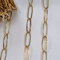 10 Yards Paperclip Chain: Electro Plated Gold Chain. / Cadena Paperclip: En Baño De Oro.
