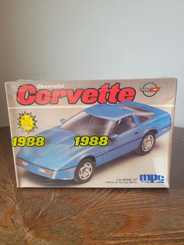 MPC #6(contact info removed) Corvette 1/25 Scale Model Kit New Sealed 