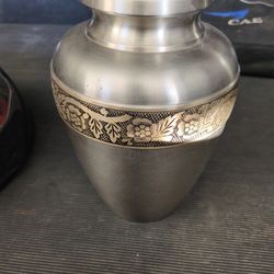 Cremation urn