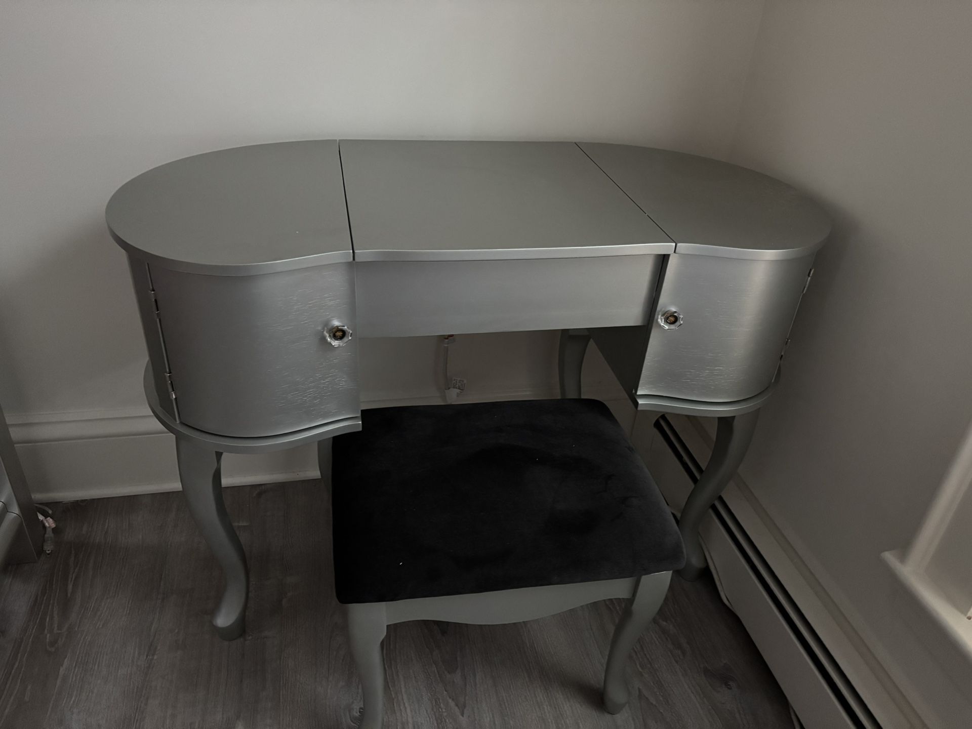 Vanity Table With Chair