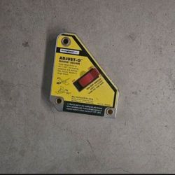Adjust 0 Magnet Square 
