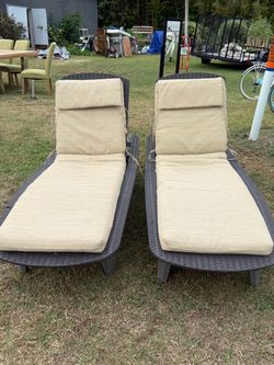 Set of 2 All-Weather Resin Wicker Outdoor Chaise Lounges with Beige Cushions