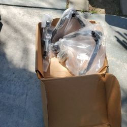 Control Arms For 99 Or 02 TAHOE OR CHEY TRUCK