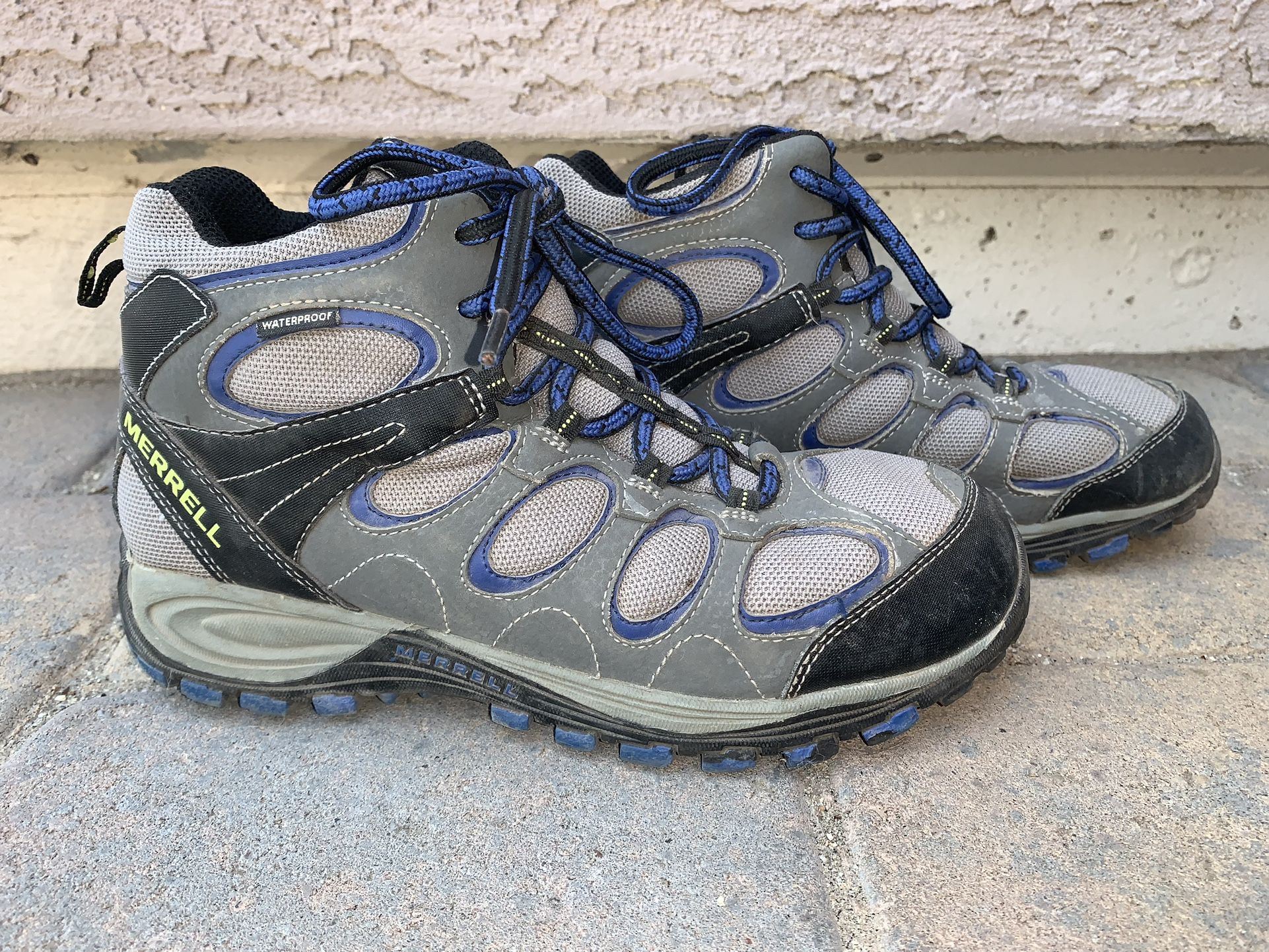 Merrell Waterproof Boys Youth Hiking Shoe Boot Hightop Size 5.5