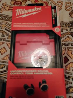 MILWAUKEE EAR BUDS