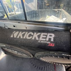 Kicker Comp RT. 12” Sub And Radiator And Amplifier 