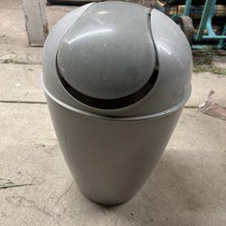 Trash Can 