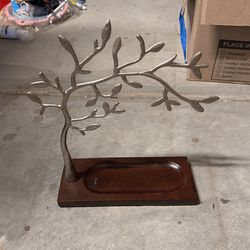 Hanging key in the entryway