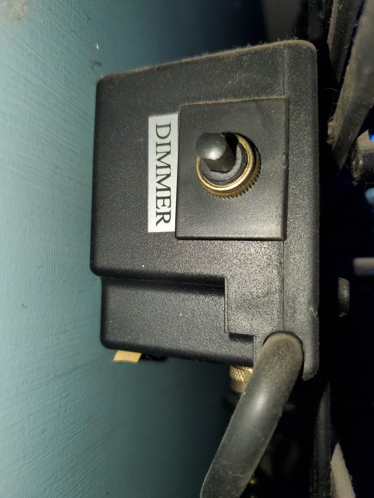 BEER GLASS TUBE NEON LIGHT..PRETTY BIG SIZE..COMES WITH DIMMER..PRETTY BRIGHT TEST IT BEFORE YOU BUY IT...