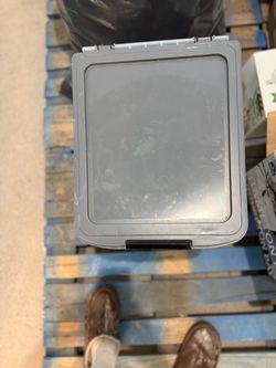 Dog food bin