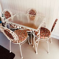 Vintage Patio Parlor Set of Table With 4 Chairs