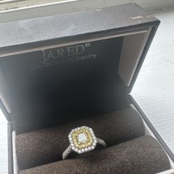 Engagement ring 