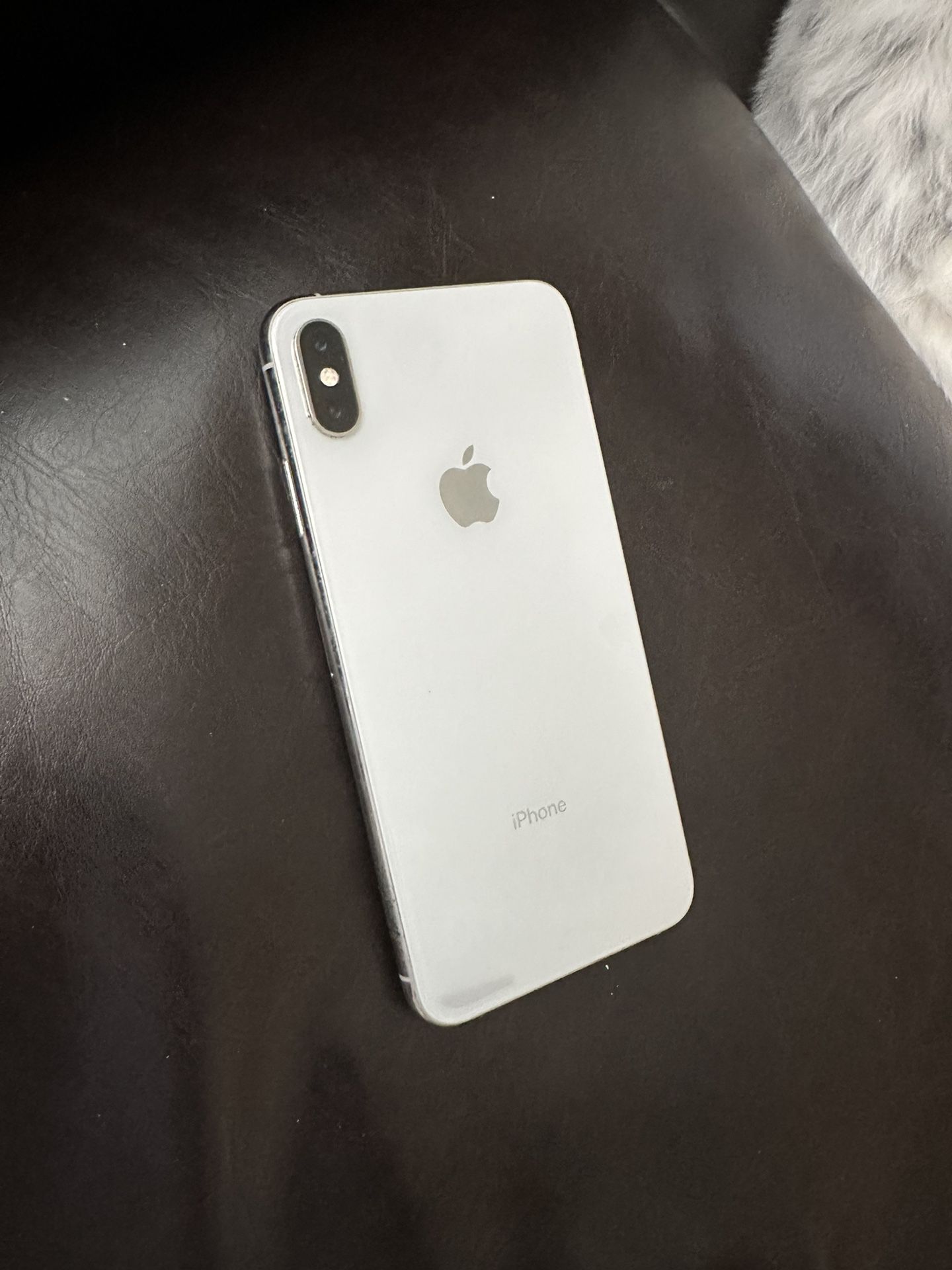 iPhone X Max Plus Unlocked - Works With All Phone carriers.