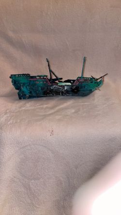 Aquarium Shipwreck 