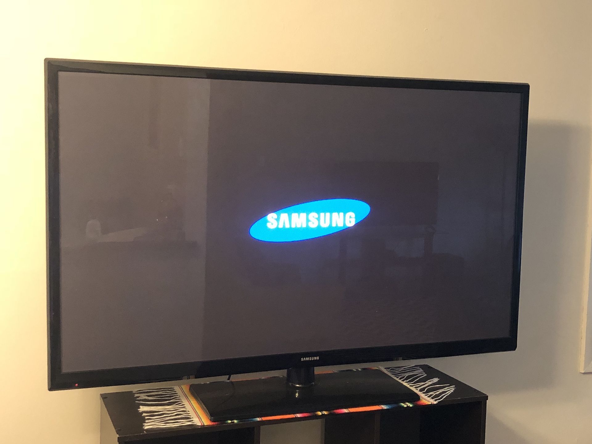 $250 Samsung smart tv, 65 inches, works great, no remote.