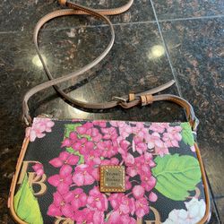 Dooney And Bourke Purse 
