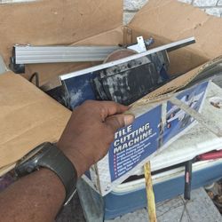 Tile Cutting Machine with 7" Diamond Blade