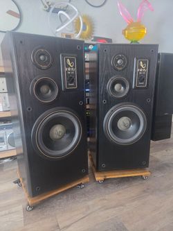 Infinity vintage speakers