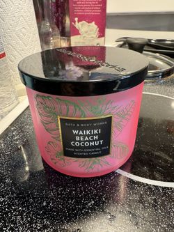 Bath & Bodyworkās candles (Read Description)