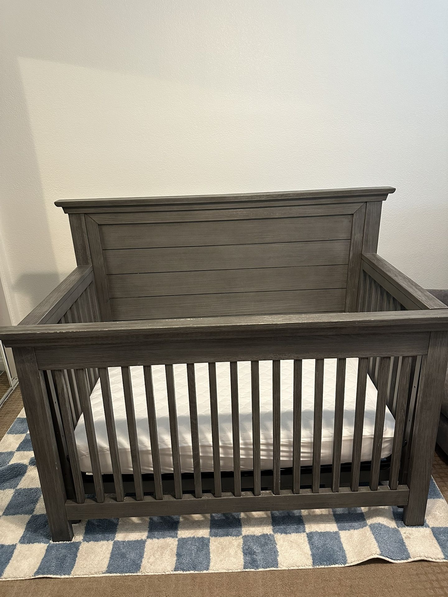 Dolce Babi Lucca Convertible Flat Top Crib