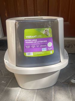 Cat litter box and fountain plus toys