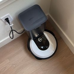 Roomba i6+ 6550 with AutoDisposal For 60 Days