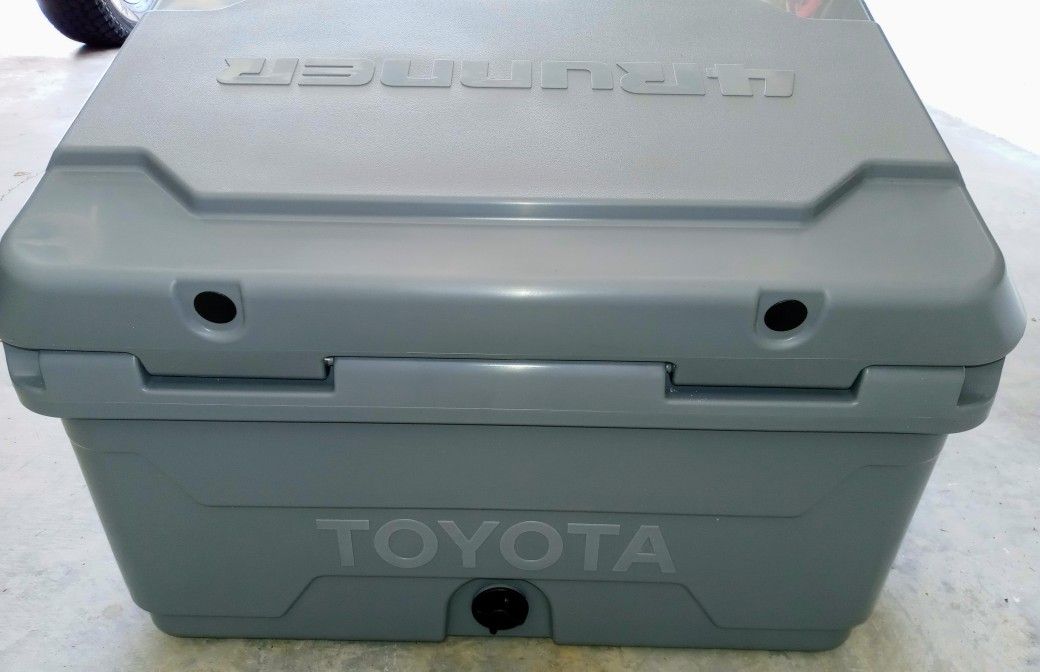 BRAND NEW GENUINE TOYOTA 4RUNNER LIMITED EDITION TRAIL EDITION COOLER ICE CHEST