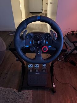 Logitech G29 race wheel with stand. Barely used.