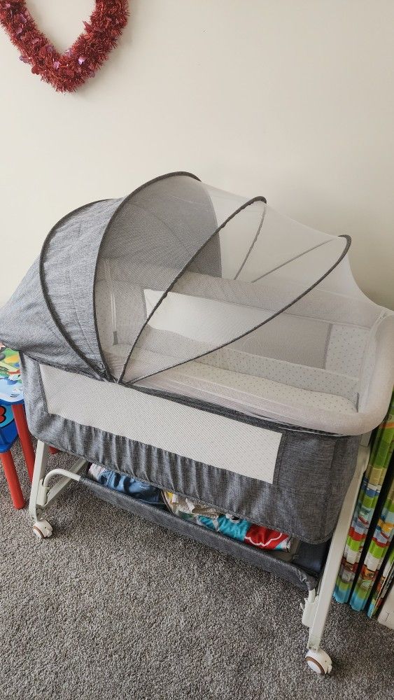 Baby Bassinet, 3-in-1 Function, Height Adjustable Crib Side Sleeper with Storage Basket