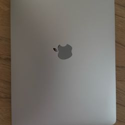 MacBook Pro 13.6 Inch With Touchbar