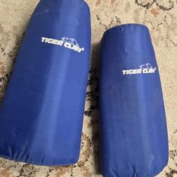 2 Sparring Pads Tiger Claw Martial Art Karate Pads Protecting Pads Shield 

Shield pads
Karate pads
Vovinam pads
Martial arts pads
Kick boxing protect