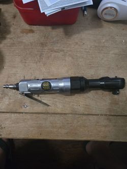 Central Pneumatic 1/2 in. Air Ratchet Wrench