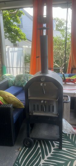 Outdoor pizza oven