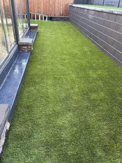 Beautiful plush new roll artificial grass turf
