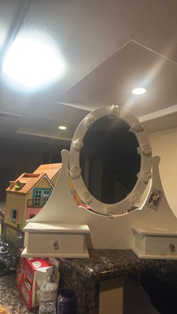 Vanity mirror with lights