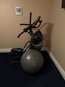 2023 Like New Bowflex Max Trainer M9 with Bluetooth and 12 Resistance Levels - Elmhurst, IL