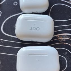 selling airpod cases