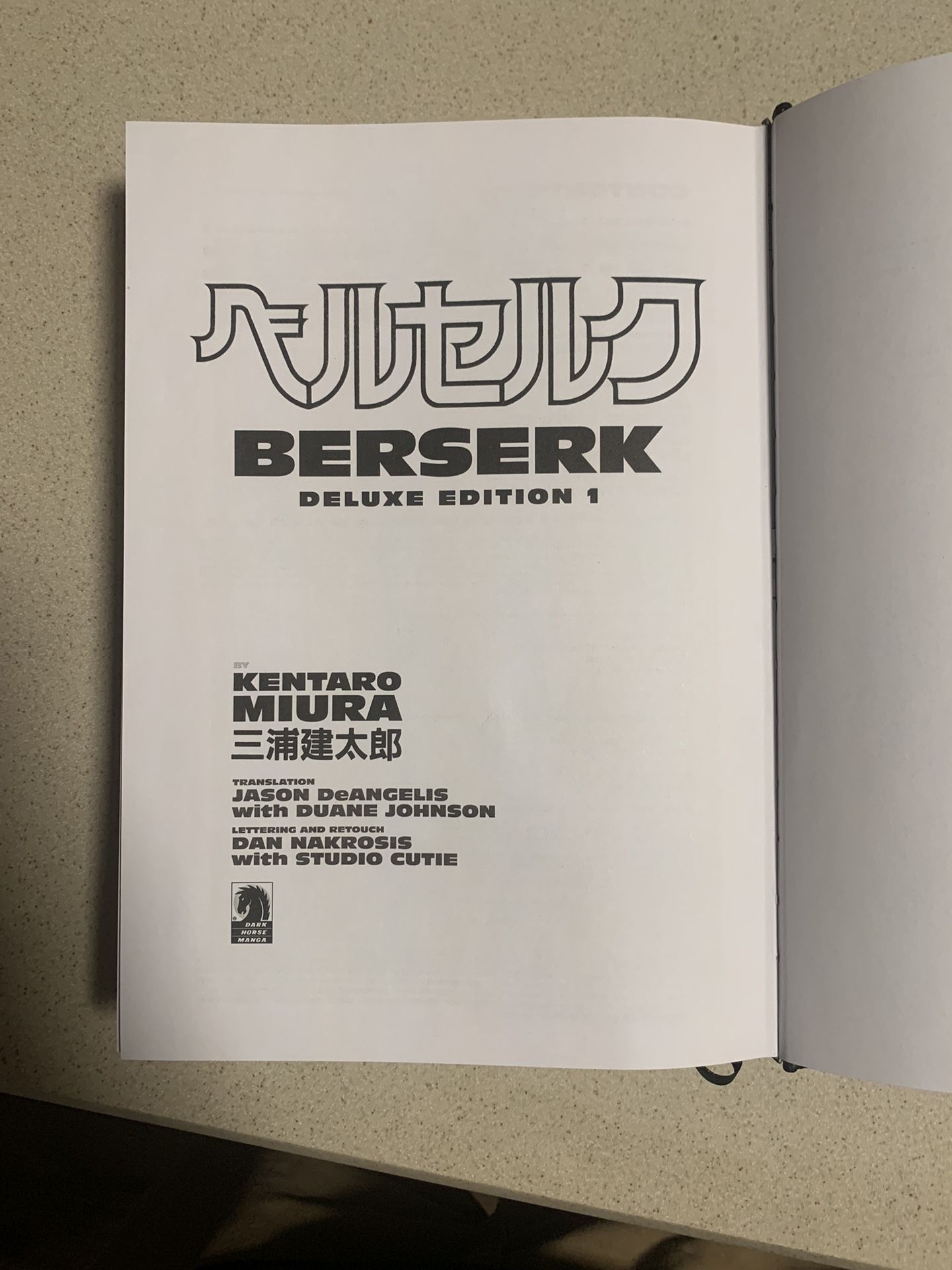 BERSERK Deluxe Volume 1