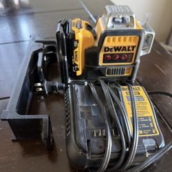 DEWALT 12V Max Line Laser 3 X 360 Degree Red