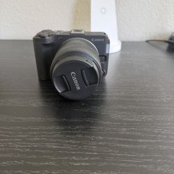 Canon R50v 