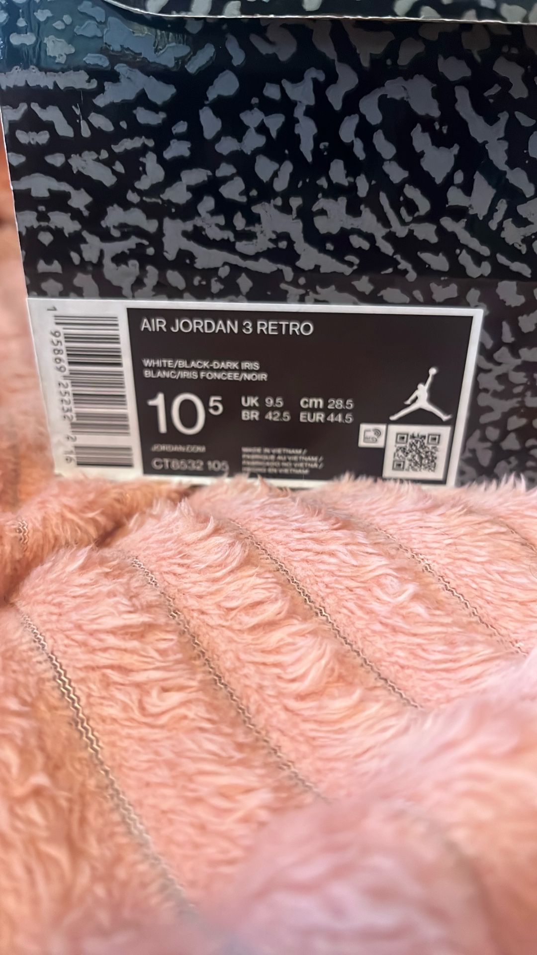 Air Jordan 3 Retro Size 10 In half  