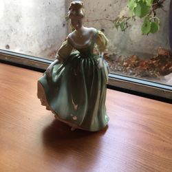 Royal Doulton Figurine 1962 Fair lady