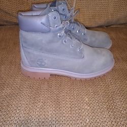 Gray Timberland Boots Boys  Size 5 Pristine Condition 